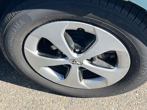 Used 2015 Toyota Prius Two image 22