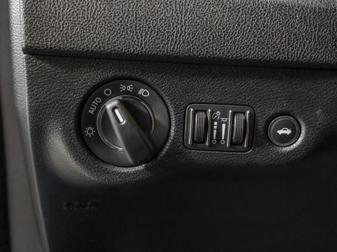 Used 2022 Chrysler 300 Touring w/ Sport Appearance Package RWD image 23