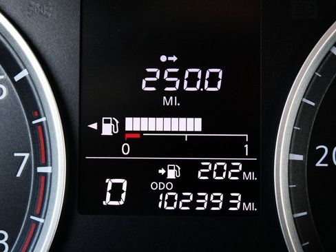 Used 2019 Nissan Kicks S image 14