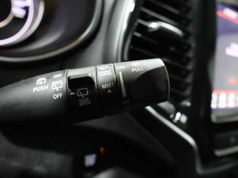 Used 2019 Jeep Cherokee Limited image 37