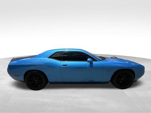 Used 2015 Dodge Challenger R/T RWD image 4