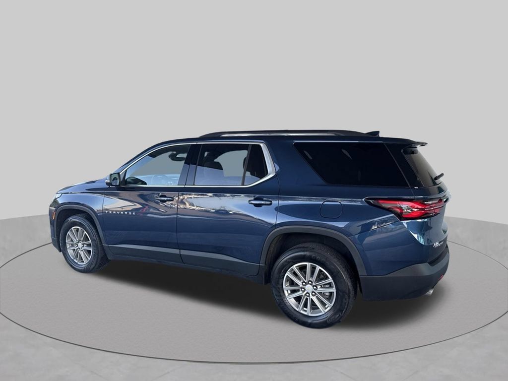 Used 2023 Chevrolet Traverse LT FWD image 4