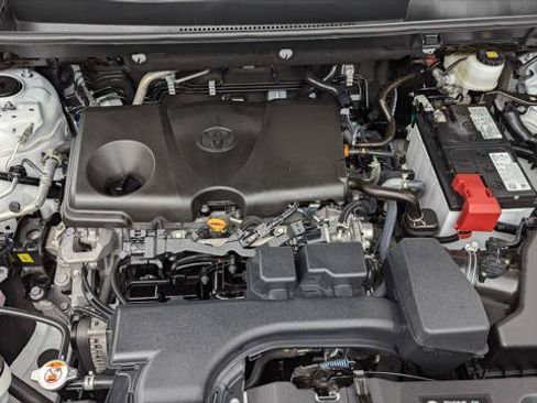 Used 2025 Toyota RAV4 XLE FWD image 30