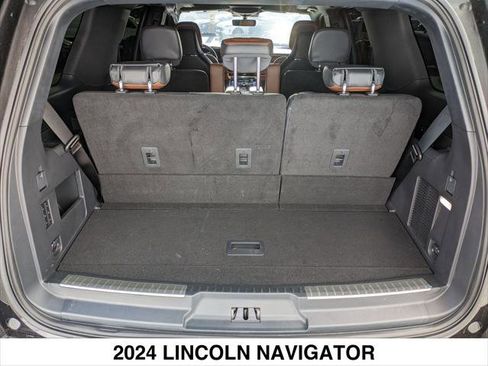 Used 2024 Lincoln Navigator Reserve image 30