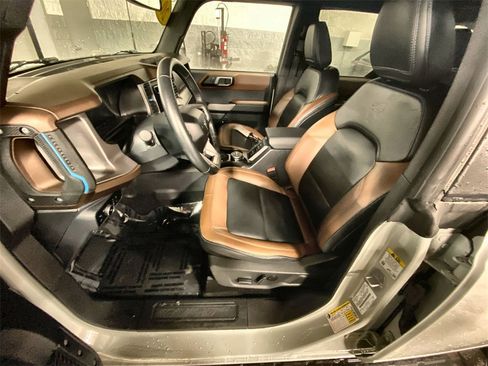 Used 2023 Ford Bronco Outer Banks image 5