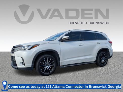 Used 2018 Toyota Highlander SE image 1