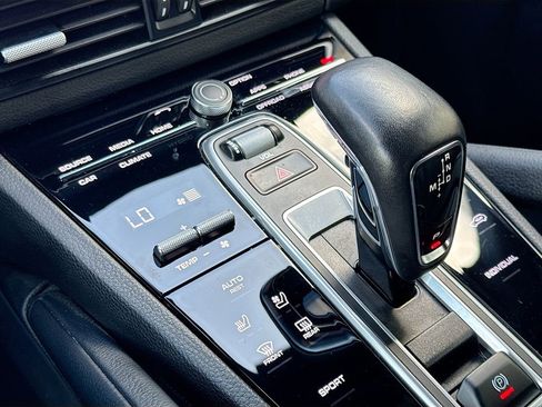 Used 2023 Porsche Cayenne Platinum Edition image 17