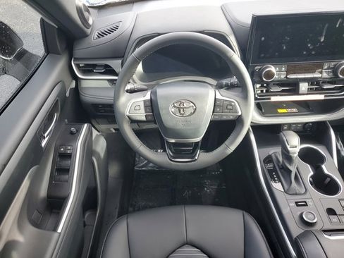 Certified 2026 Toyota Highlander XSE image 7