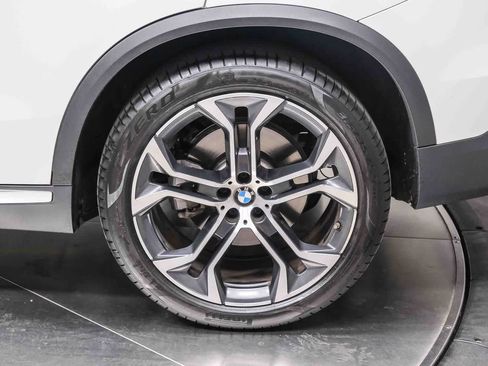 Used 2025 BMW X5 sDrive40i w/ Executive Package RWD image 9