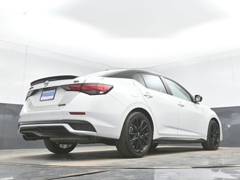 Used 2025 Nissan Sentra SR w/ SR Premium Package image 45