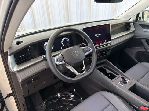 New 2026 Volkswagen Tiguan SE FWD image 4