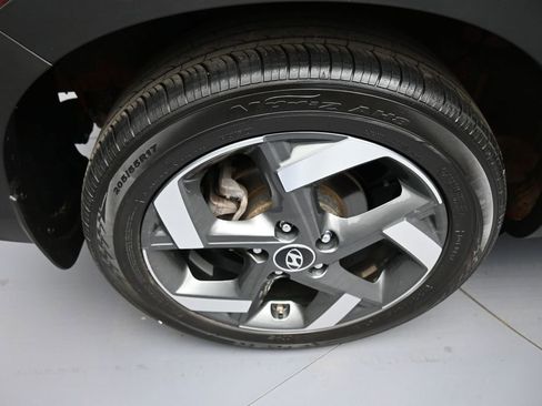 Certified 2023 Hyundai Venue Limited w/ Cargo Package FWD image 12