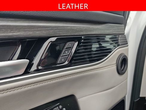 Used 2024 Jeep Wagoneer L Series II w/ Flexible Seating Group AWD/4WD image 5