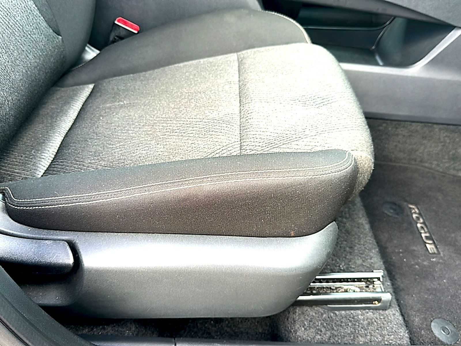 Used 2025 Nissan Rogue SV FWD image 26