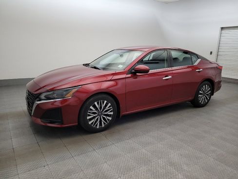 Used 2023 Nissan Altima 2.5 SV FWD image 2