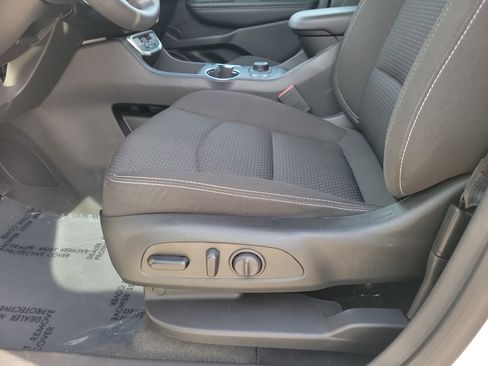 Used 2023 GMC Terrain SLE w/ Driver Convenience Package FWD image 12