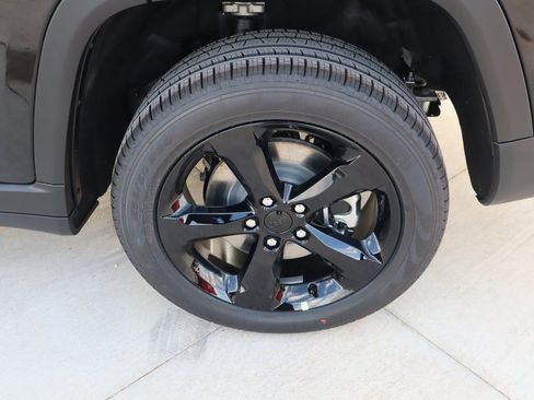 New 2025 Jeep Grand Cherokee L Limited w/ Black Appearance Package AWD/4WD image 21