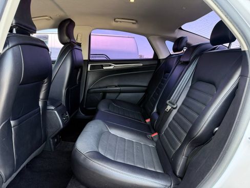 Used 2018 Ford Fusion SE w/ Equipment Group 602A FWD image 18