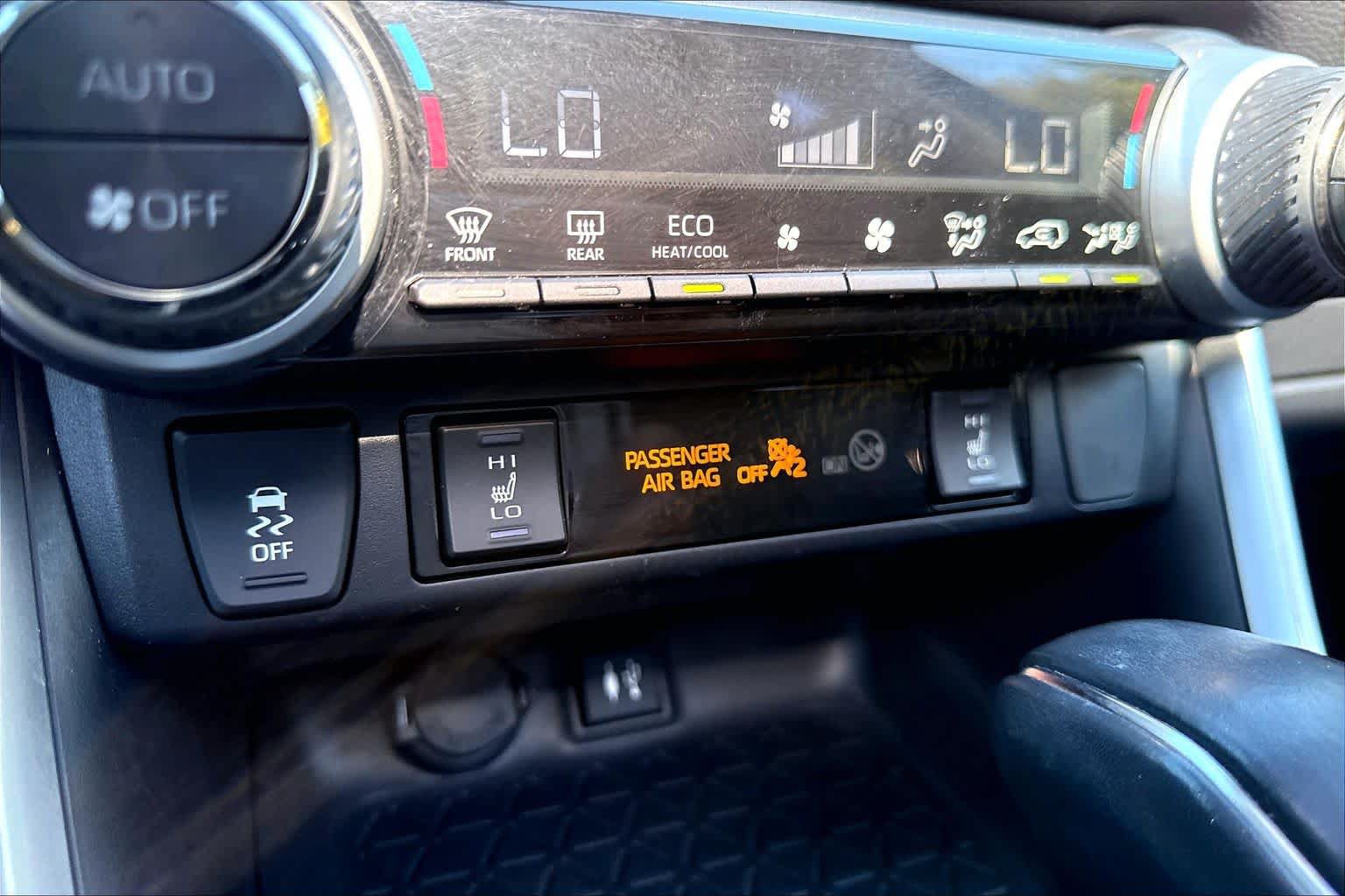 Used 2019 Toyota RAV4 XLE Premium w/ Cold Weather Package AWD/4WD image 36