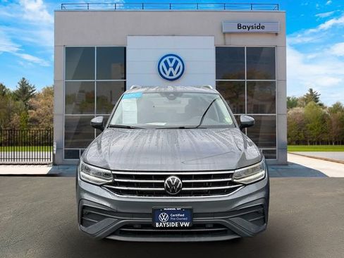 Certified 2024 Volkswagen Tiguan SE w/ Panoramic Sunroof Package AWD/4WD image 2