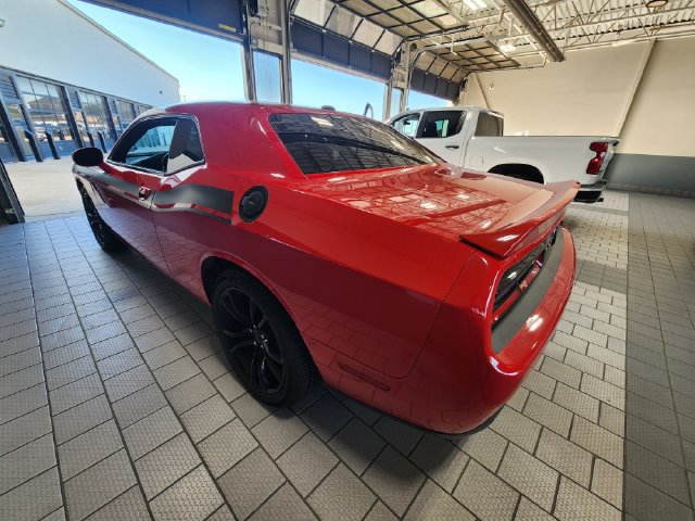 Used 2019 Dodge Challenger SXT RWD image 3