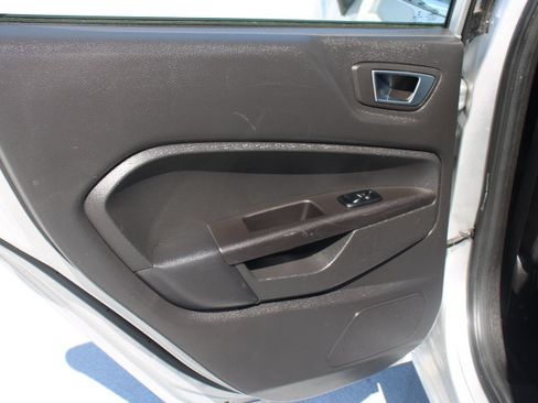 Used 2014 Ford Fiesta Titanium FWD image 12