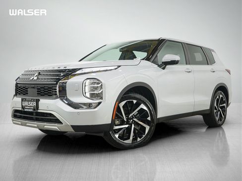 Used 2023 Mitsubishi Outlander SE AWD/4WD image 1