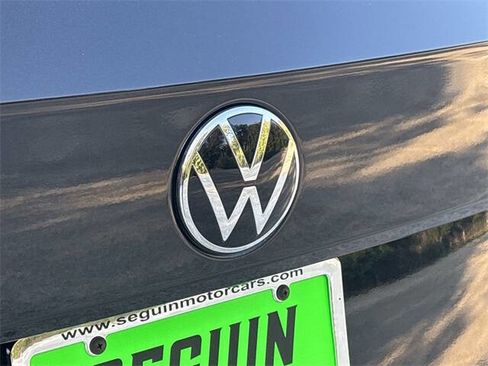 Used 2022 Volkswagen Taos SE w/ Panoramic Sunroof Package image 22