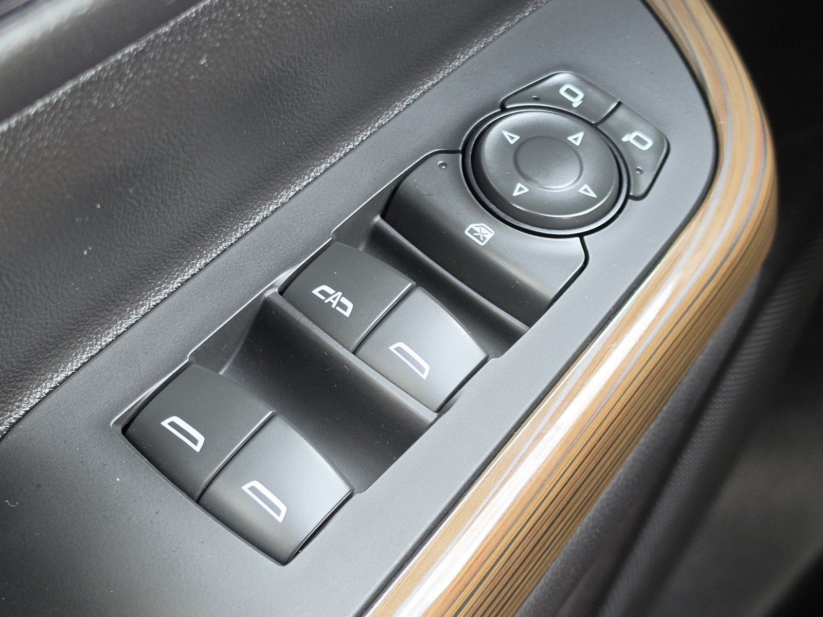 Used 2023 GMC Acadia SLE w/ Driver Convenience Package FWD image 17