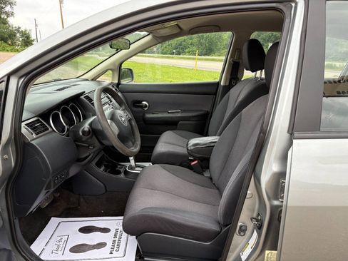 Used 2007 Nissan Versa Hatchback FWD image 7