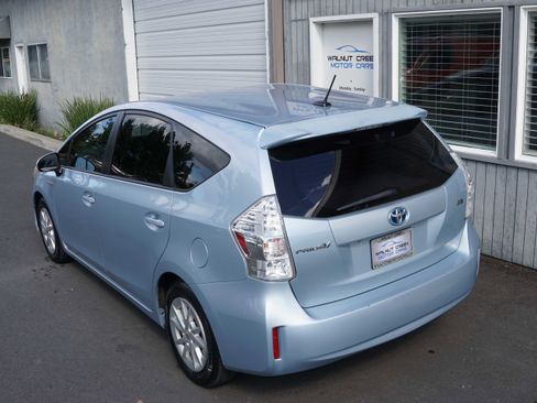 Used 2014 Toyota Prius V Three image 18