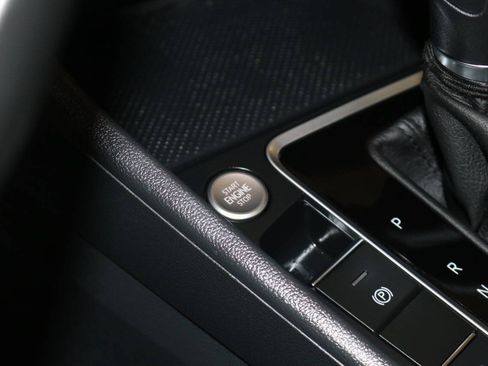 Used 2019 Volkswagen Jetta SE w/ Cold Weather Package FWD image 60