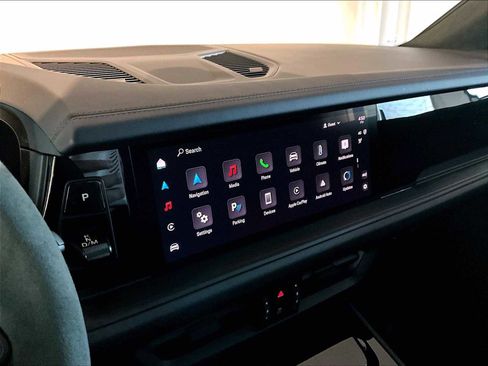 Used 2025 Porsche Cayenne GTS w/ Premium Package image 19