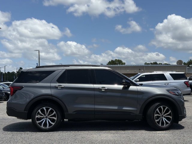 Used 2025 Ford Explorer ST-Line AWD/4WD image 5