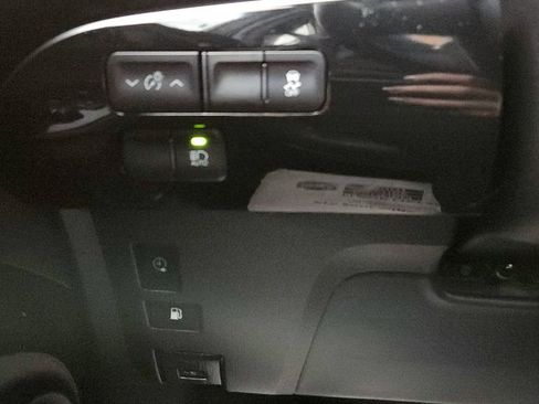 Certified 2018 Toyota Prius Prime Premium FWD image 33