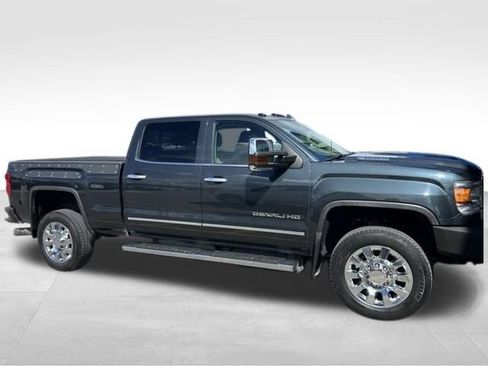 Used 2018 GMC Sierra 2500 Denali w/ Duramax Plus Package AWD/4WD image 3