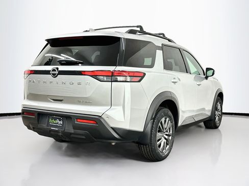 Used 2023 Nissan Pathfinder SV AWD/4WD image 9