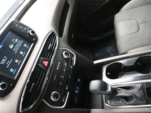 Used 2020 Hyundai Santa Fe SE image 24