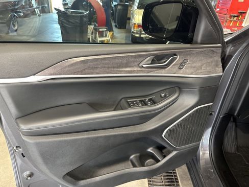 Used 2021 Jeep Grand Cherokee L Limited image 12