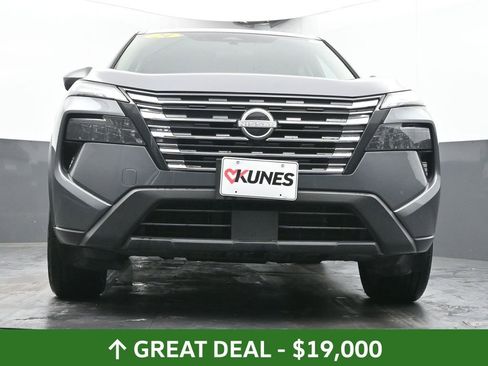 Used 2024 Nissan Rogue SV image 39