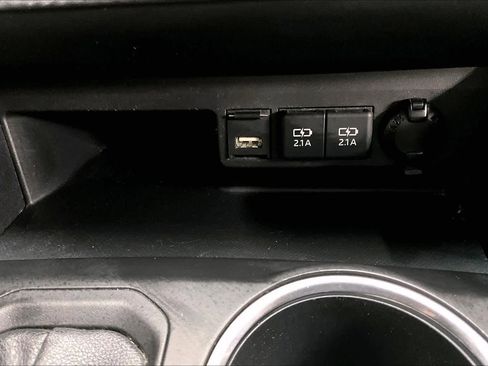 Used 2021 Toyota Highlander LE image 35