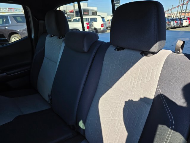 Used 2022 Toyota Tacoma TRD Off-Road AWD/4WD image 17