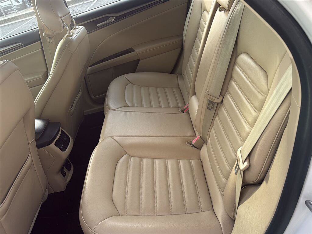 Used 2014 Ford Fusion SE w/ Equipment Group 502A FWD image 20