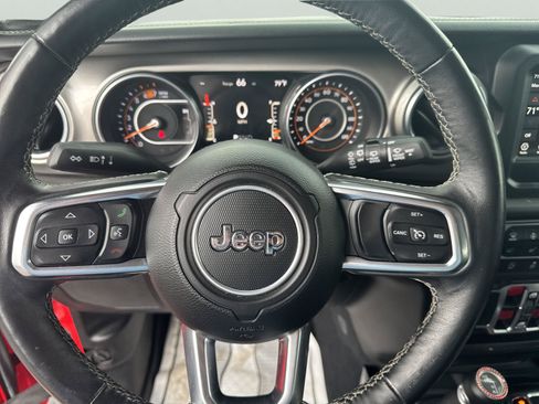 Used 2018 Jeep Wrangler Unlimited Sahara w/ LED Lighting Group AWD/4WD image 16