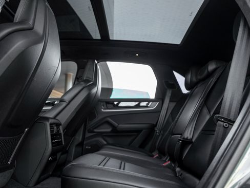 Used 2024 Porsche Cayenne Turbo image 36