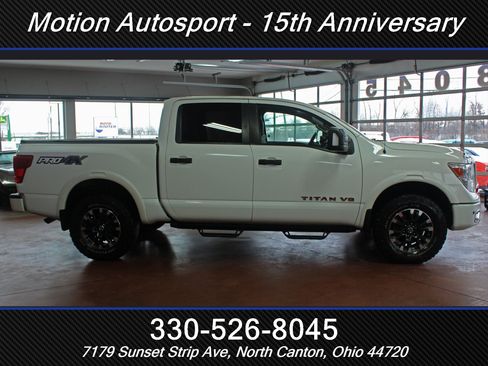 Used 2019 Nissan Titan SV image 12