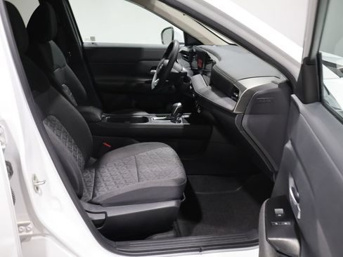 Used 2025 Nissan Kicks SV AWD/4WD image 22