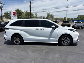 Used 2022 Toyota Sienna LE FWD video 2