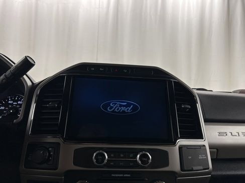 Used 2022 Ford F250 Lariat w/ Chrome Package image 12