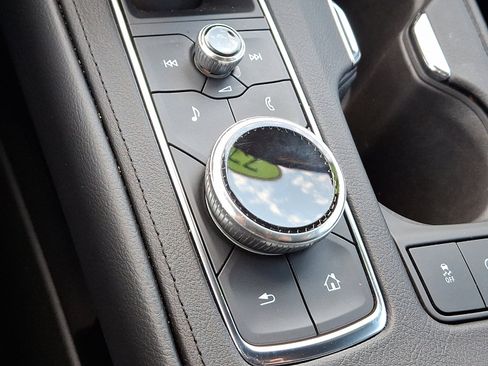 Used 2022 Cadillac XT4 Premium Luxury w/ Enhanced Visibility Package image 22